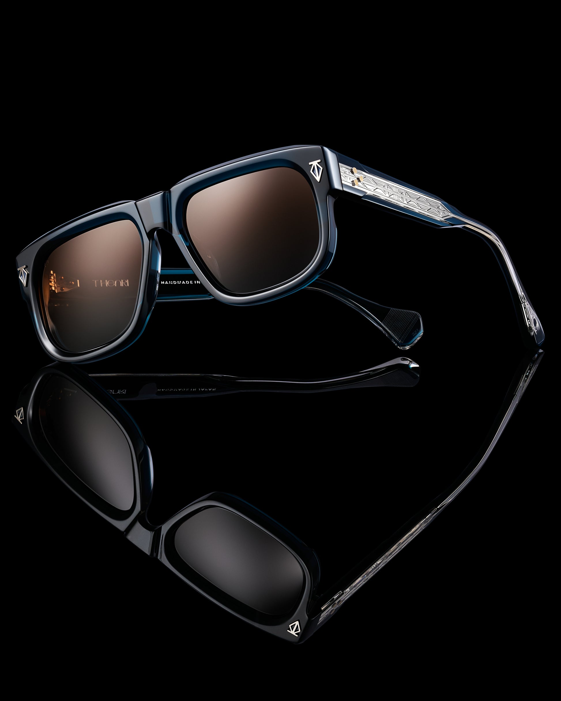 VALOUR_THENRI_Deep-Blue_Designer_Sunglasses_black_144.jpg